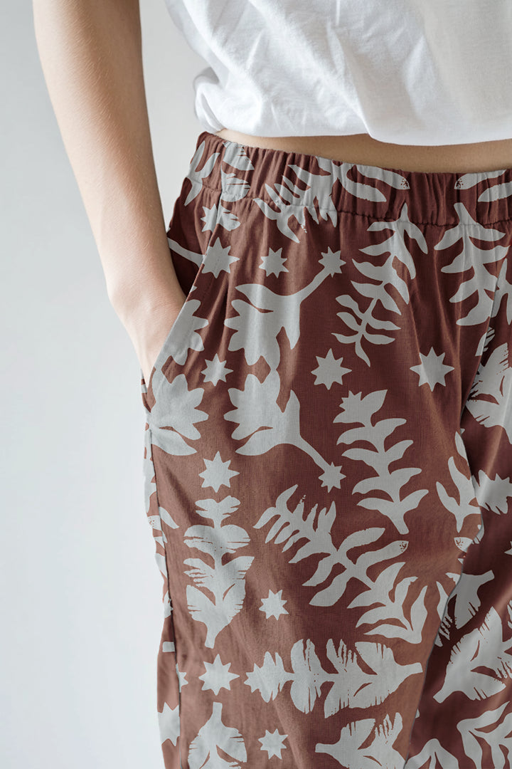 Pantalón Mujer Flores y estrellas café CH